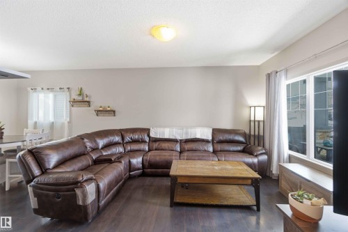 109 Santana Crescent, Fort Saskatchewan, AB - Indoor Photo Showing Living Room