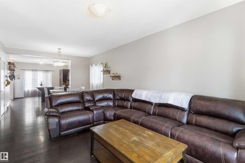 109 Santana Crescent, Fort Saskatchewan, AB - Indoor Photo Showing Living Room