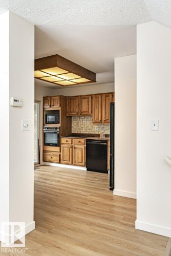 14916 43 Avenue, Edmonton, AB - Indoor Photo Showing Kitchen