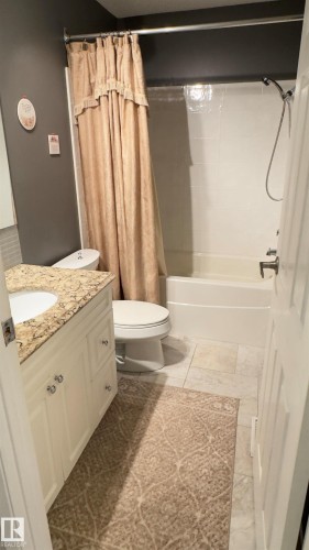 296 Greenoch Crescent, Edmonton, AB - Indoor Photo Showing Bathroom