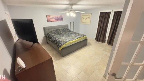 296 Greenoch Crescent, Edmonton, AB - Indoor Photo Showing Bedroom