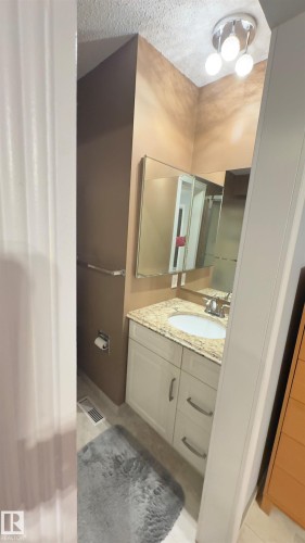 296 Greenoch Crescent, Edmonton, AB - Indoor Photo Showing Bathroom