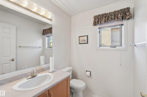 27 Cormack Crescent, Edmonton, AB 