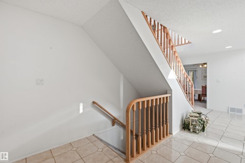 27 Cormack Crescent, Edmonton, AB 