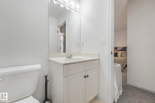 11105 9 Avenue, Edmonton, AB - Indoor Photo Showing Bathroom