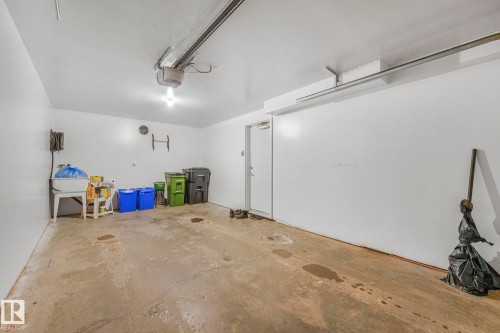 11105 9 Avenue, Edmonton, AB - Indoor Photo Showing Garage