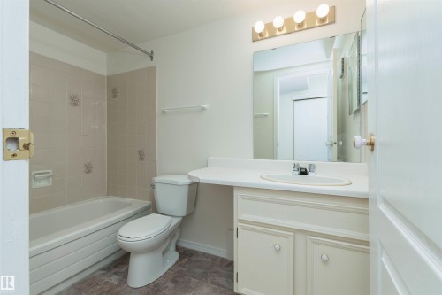 103 10731 84 Avenue, Edmonton, AB - Indoor Photo Showing Bathroom