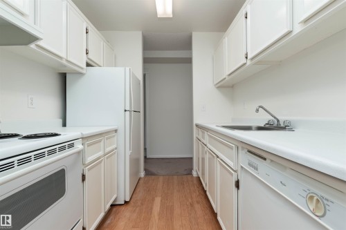 103 10731 84 Avenue, Edmonton, AB - Indoor Photo Showing Kitchen