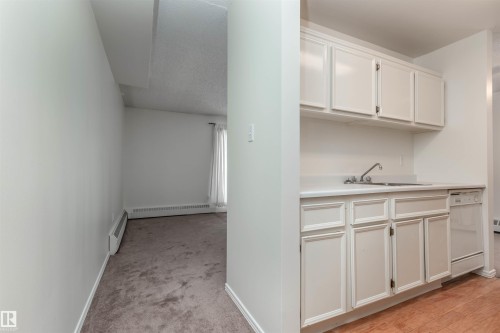 103 10731 84 Avenue, Edmonton, AB - Indoor Photo Showing Other Room