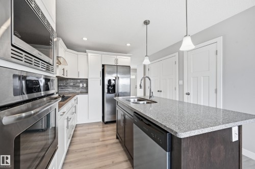 114 Richmond Link, Fort Saskatchewan, AB - Indoor Photo Showing Kitchen With Stainless Steel Kitchen With Double Sink With Upgraded Kitchen