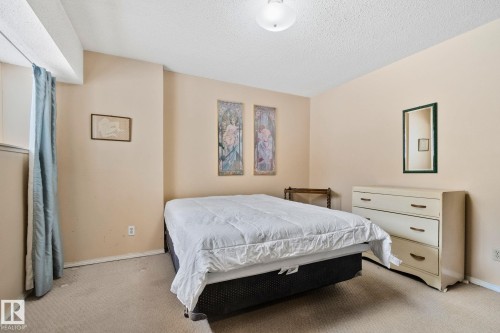 Bedroom featuring light colored carpet and a textured ceiling - 313 Willow Court, Edmonton, AB - Indoor Photo Showing Bedroom