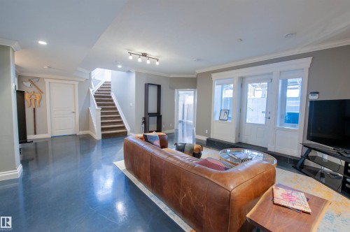 47 River Heights Drive, Edmonton, AB - Indoor Photo Showing Living Room