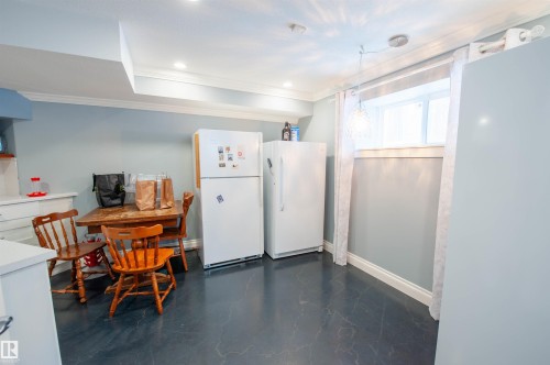 47 River Heights Drive, Edmonton, AB - Indoor