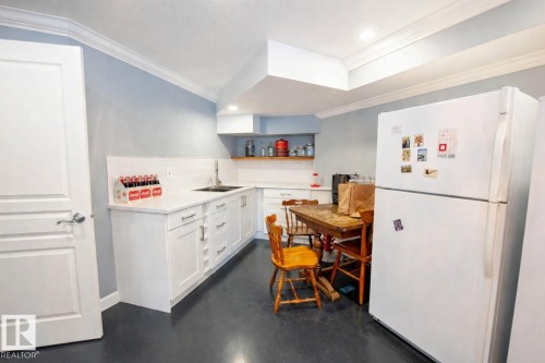 47 River Heights Drive, Edmonton, AB - Indoor