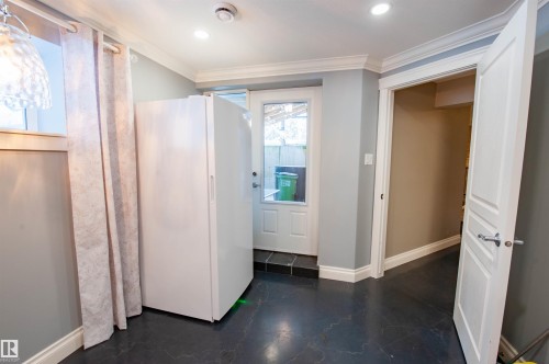 47 River Heights Drive, Edmonton, AB - Indoor Photo Showing Other Room