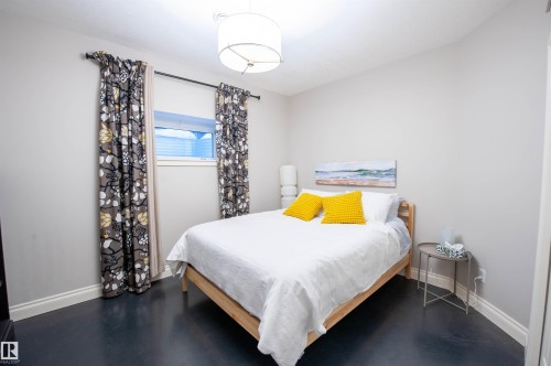 47 River Heights Drive, Edmonton, AB - Indoor Photo Showing Bedroom