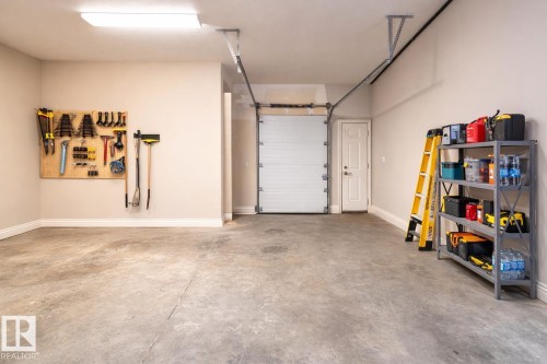 47 River Heights Drive, Edmonton, AB - Indoor Photo Showing Garage