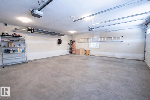 47 River Heights Drive, Edmonton, AB - Indoor Photo Showing Garage