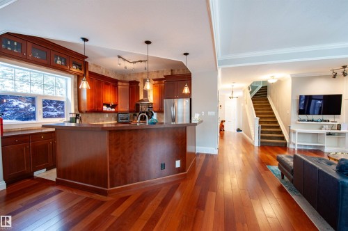 47 River Heights Drive, Edmonton, AB - Indoor Photo Showing Kitchen