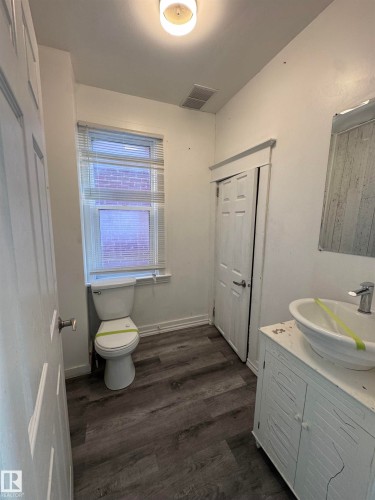 10730 92 Street, Edmonton, AB - Indoor Photo Showing Bathroom