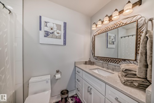 11016 149 Street, Edmonton, AB - Indoor Photo Showing Bathroom