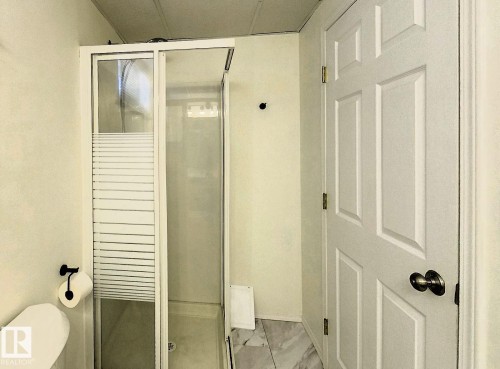 Full bath with a stall shower and toilet - 1102 55 Street, Edson, AB - Indoor Photo Showing Bathroom