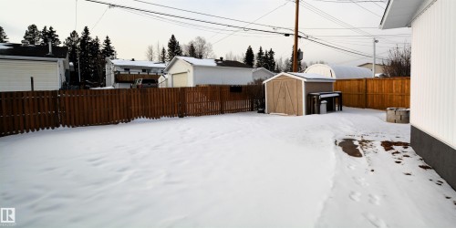 Fenced backyard with a storage shed and a garage - 1102 55 Street, Edson, AB - Outdoor