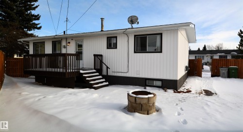 Back of house featuring a wooden deck - 1102 55 Street, Edson, AB - Outdoor
