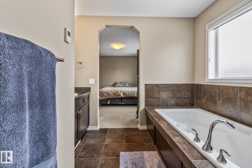 33 Newgate Way, St. Albert, AB - Indoor Photo Showing Bathroom