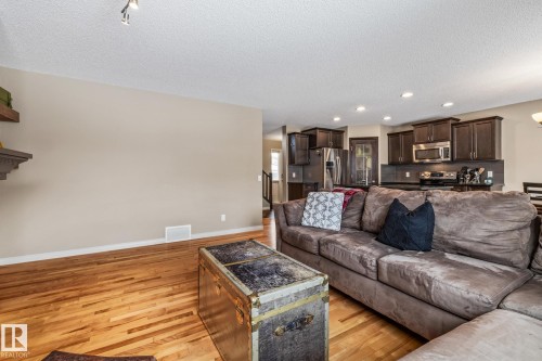 33 Newgate Way, St. Albert, AB - Indoor Photo Showing Living Room