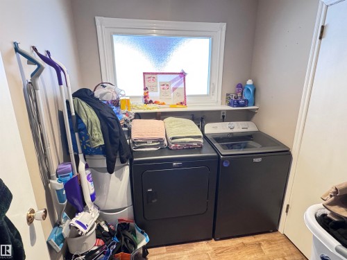 Laundry room featuring light wood finished floors and independent washer and dryer - 10503 110 Street, Westlock, AB 