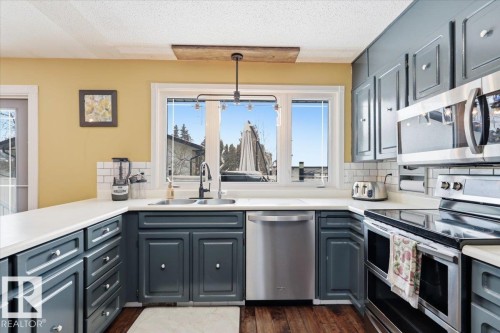 189 Elm Crescent, Wetaskiwin, AB - Indoor Photo Showing Kitchen With Double Sink