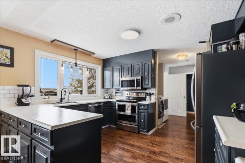 189 Elm Crescent, Wetaskiwin, AB - Indoor Photo Showing Kitchen