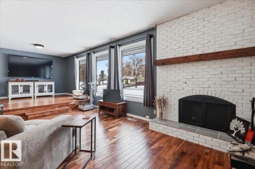 189 Elm Crescent, Wetaskiwin, AB - Indoor Photo Showing Living Room With Fireplace