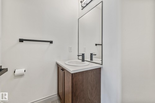 22115 88 Avenue, Edmonton, AB - Indoor Photo Showing Bathroom