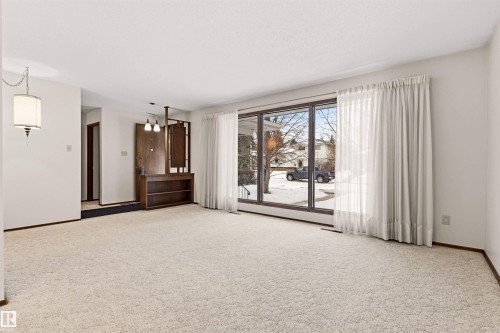 11323 35A Avenue, Edmonton, AB - Indoor Photo Showing Other Room