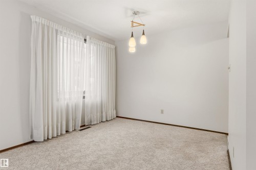 11323 35A Avenue, Edmonton, AB - Indoor Photo Showing Other Room