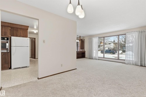 11323 35A Avenue, Edmonton, AB - Indoor Photo Showing Kitchen