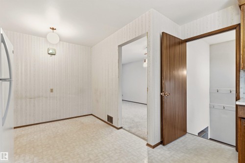 11323 35A Avenue, Edmonton, AB - Indoor Photo Showing Other Room