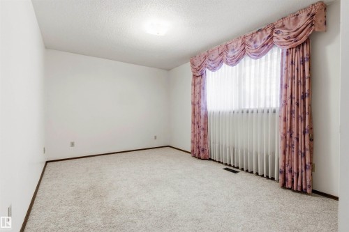 11323 35A Avenue, Edmonton, AB - Indoor Photo Showing Other Room