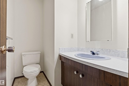 11323 35A Avenue, Edmonton, AB - Indoor Photo Showing Bathroom