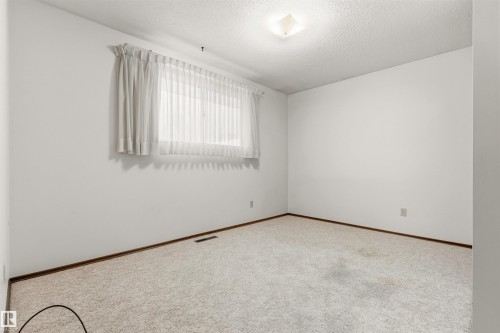 11323 35A Avenue, Edmonton, AB - Indoor Photo Showing Other Room