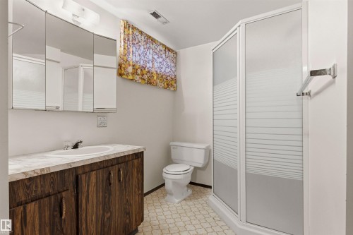 11323 35A Avenue, Edmonton, AB - Indoor Photo Showing Bathroom