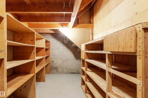 11323 35A Avenue, Edmonton, AB - Indoor Photo Showing Other Room