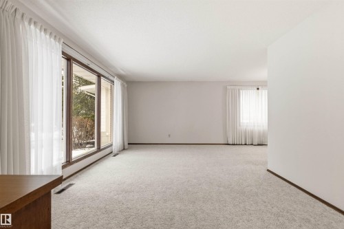 11323 35A Avenue, Edmonton, AB - Indoor Photo Showing Other Room