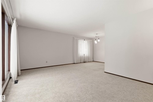 11323 35A Avenue, Edmonton, AB - Indoor Photo Showing Other Room