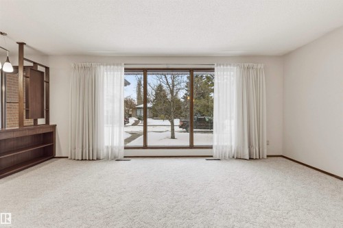 11323 35A Avenue, Edmonton, AB - Indoor Photo Showing Other Room