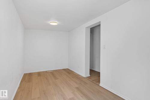 Empty room featuring light wood-style floors and baseboards - 72 Evergreen Park, Edmonton, AB - Indoor Photo Showing Other Room