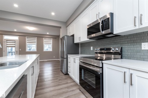 105 2072 Wonnacott Way, Edmonton, AB - Indoor Photo Showing Kitchen With Double Sink With Upgraded Kitchen