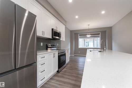 105 2072 Wonnacott Way, Edmonton, AB - Indoor Photo Showing Kitchen With Upgraded Kitchen